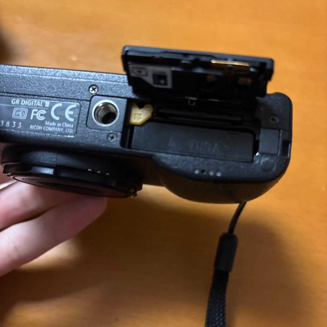 ￼RICOH GR DIGITAL III