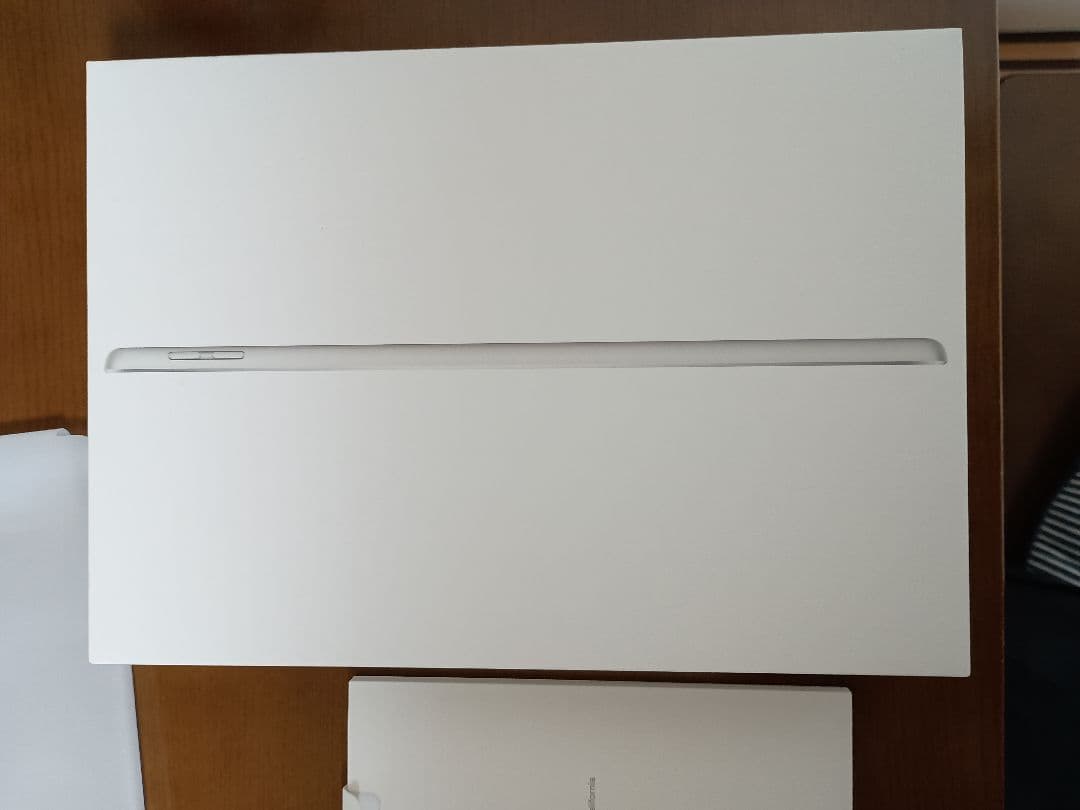 Apple iPad シルバー 本体 充電器付き