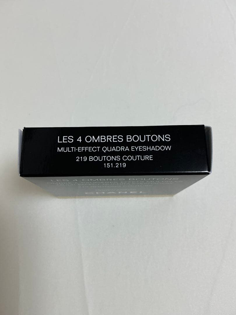 CHANEL LES 4 OMBRES BOUTONS 限定版 アイシャドウ
