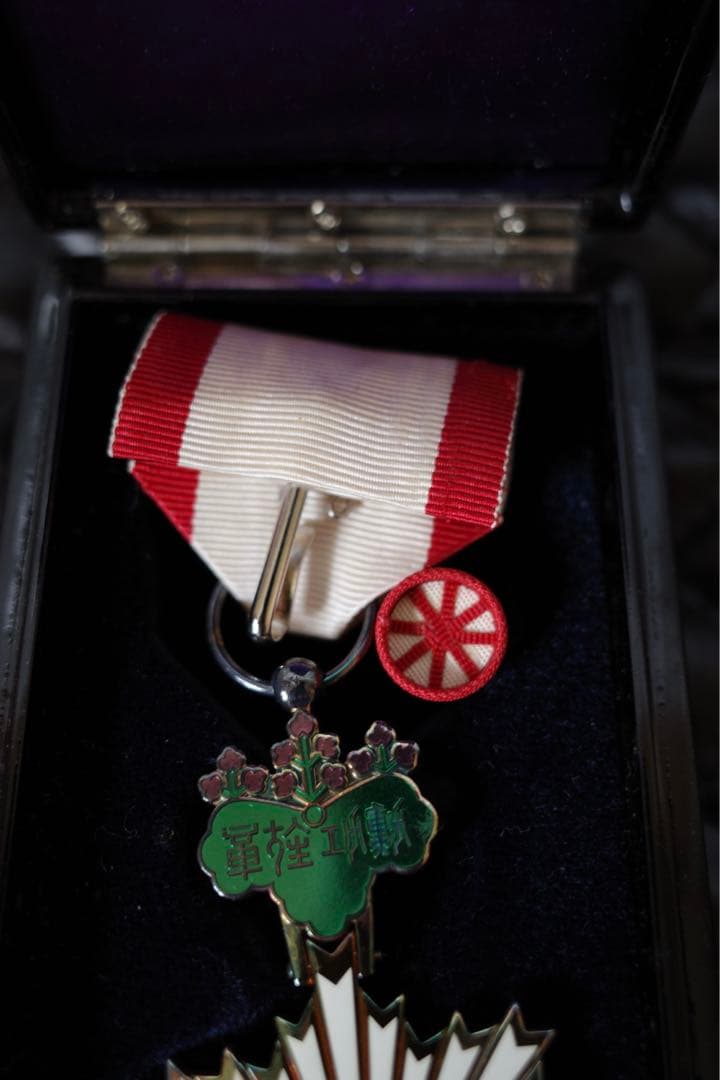【勲章】勲五等双光旭日章　勲章共箱付　旧日本軍　コレクション　現状品