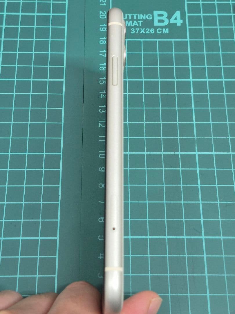 iPhone11 64GB ホワイト　SIMフリー