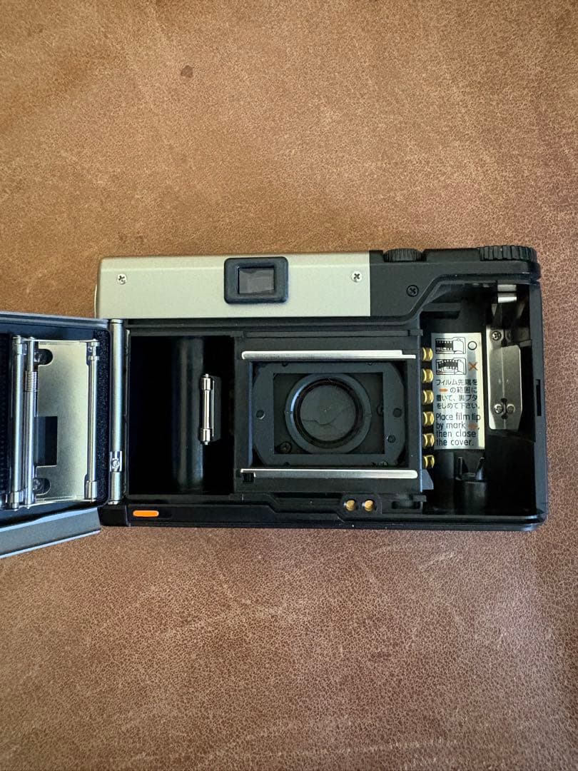CONTAX T3 コンタックス　コンパクトフィルムカメラ　チタンシルバー