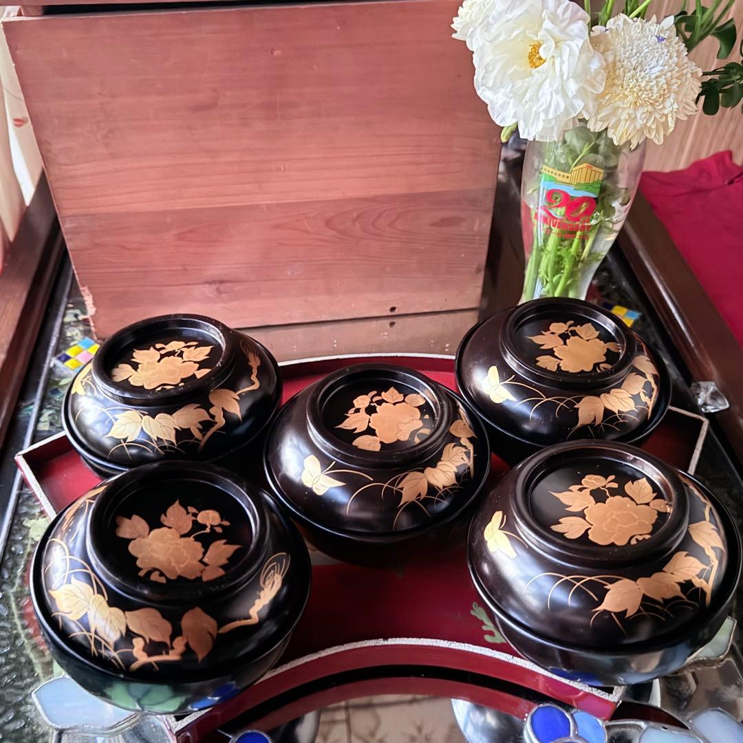 2238感謝‼️JAPAN最強運‼️天然木時代蒔絵牡丹&蝶　真塗りたっぷり菓子椀5客