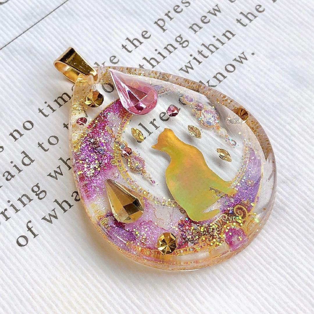 同梱値引100円❤️No.2484 レジン ペンダントトップ 猫 ネコ ねこ ♡