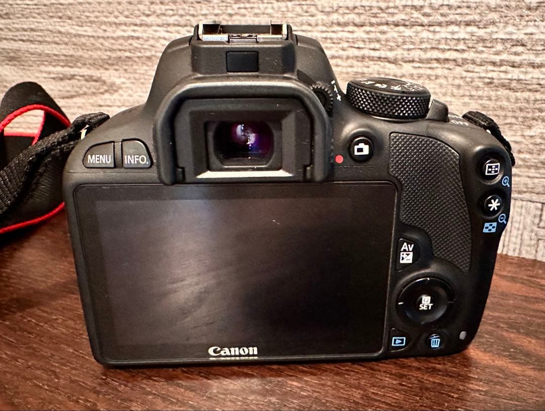 金曜限定値下げ】Canon 一眼レフカメラ　kiss x7 ダブルズームキット