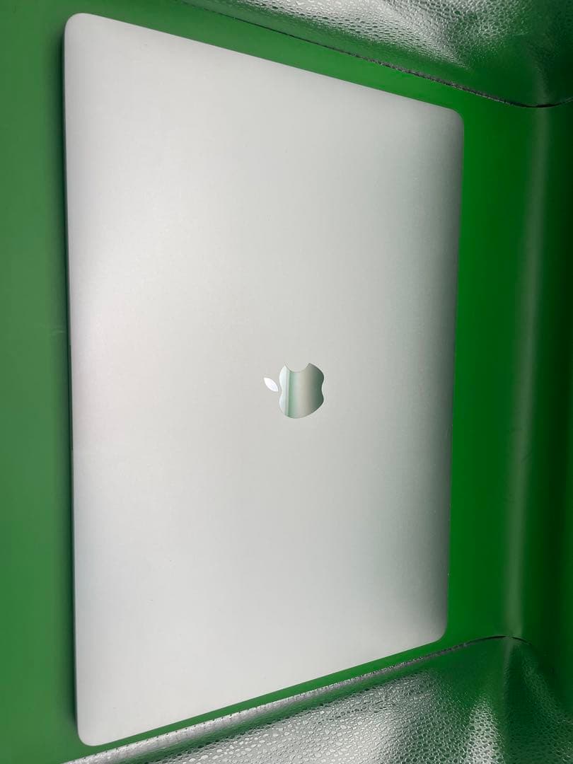 MacBook Pro シルバー macOS Catalina