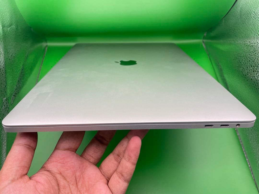 MacBook Pro シルバー macOS Catalina