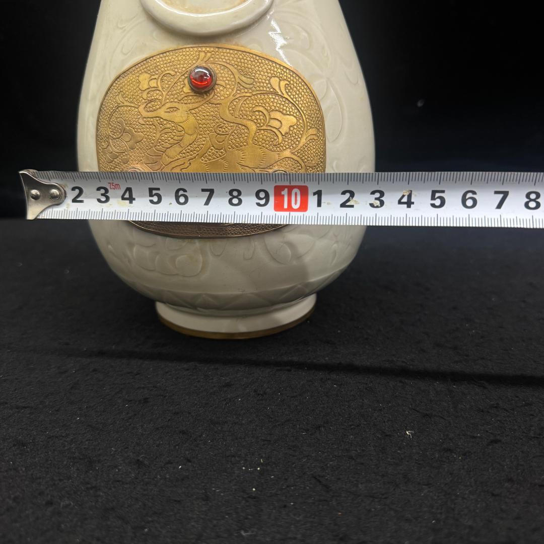 宋時代 定窯 刻花紋 象嵌寶石 包金獸耳尊瓶