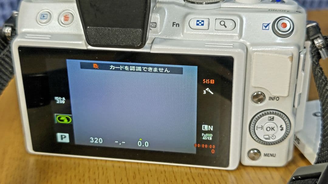 OLYMPUS E-PL6 ミラーレスカメラ