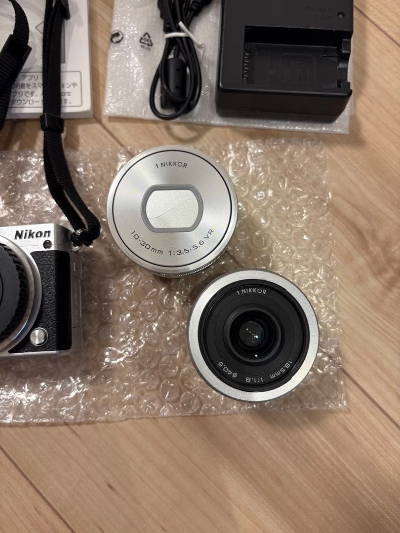 Nikon 1J5 ニコンデジタル一眼　ダブルレンズキット