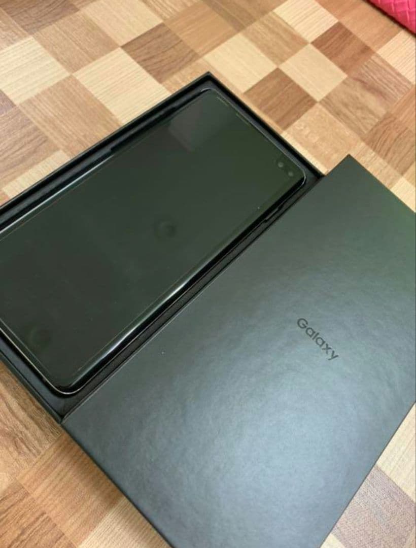 au Galaxy S10+ 本体
