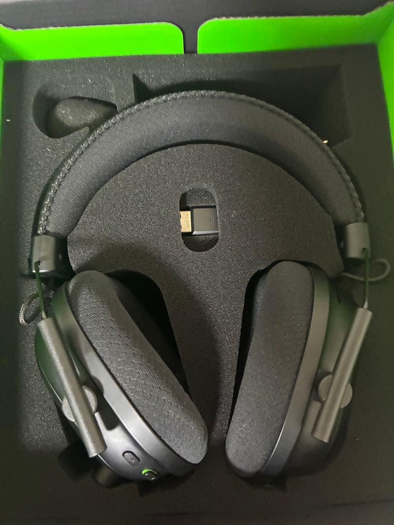 Razer BLACKSHARK V2 PRO ワイヤレスヘッドセット