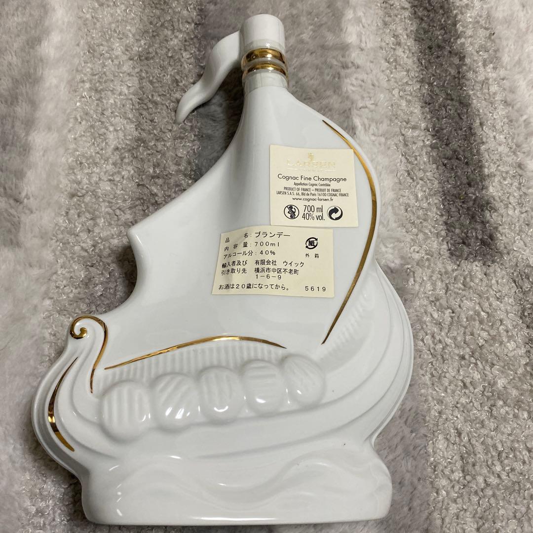 LARSEN COGNAC INVIINCIBLE 船型ボトル　ホワイト