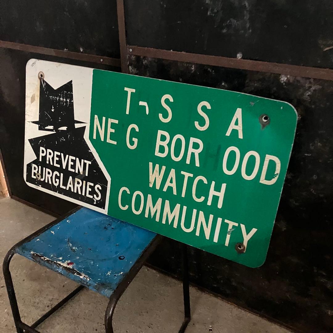 アンティーク雑貨 TISSA Neighborhood Watch Sign