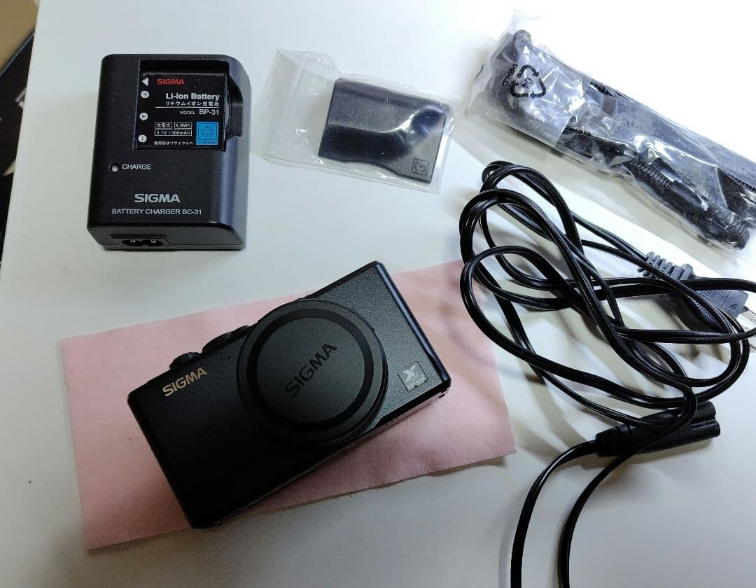 SIGMA DP1本体とソフトケースなどアクセサリー一式