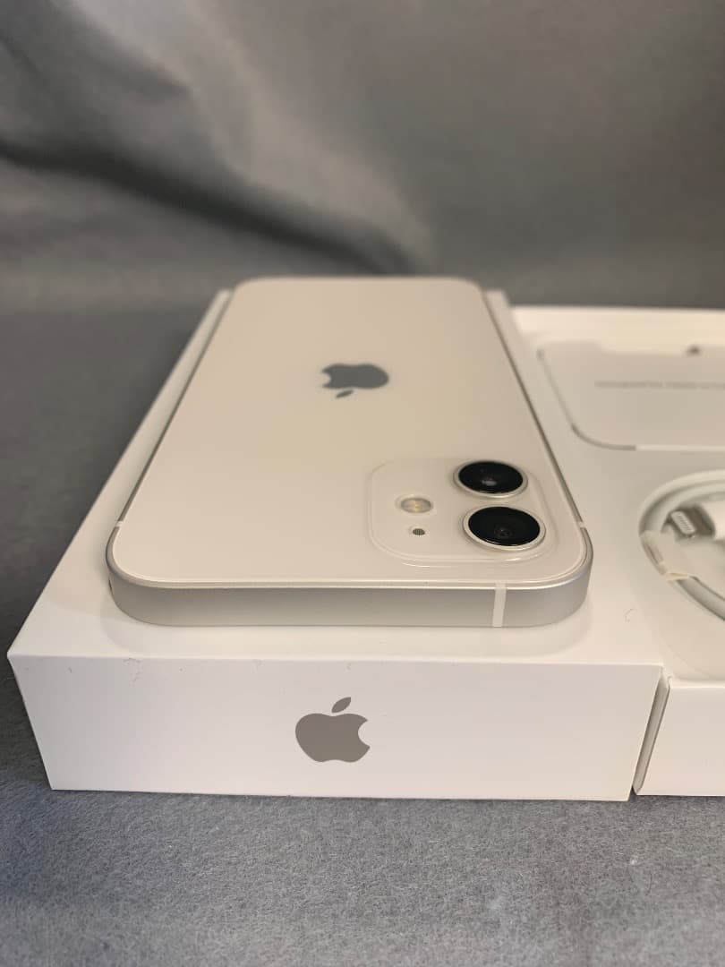 超美品　国内版　SIMフリー　iPhone12 256GB ホワイト色