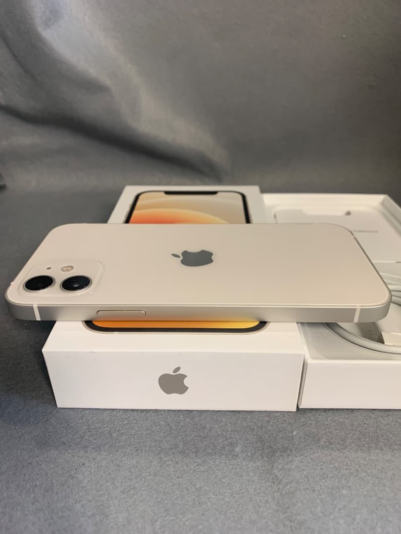 超美品　国内版　SIMフリー　iPhone12 256GB ホワイト色