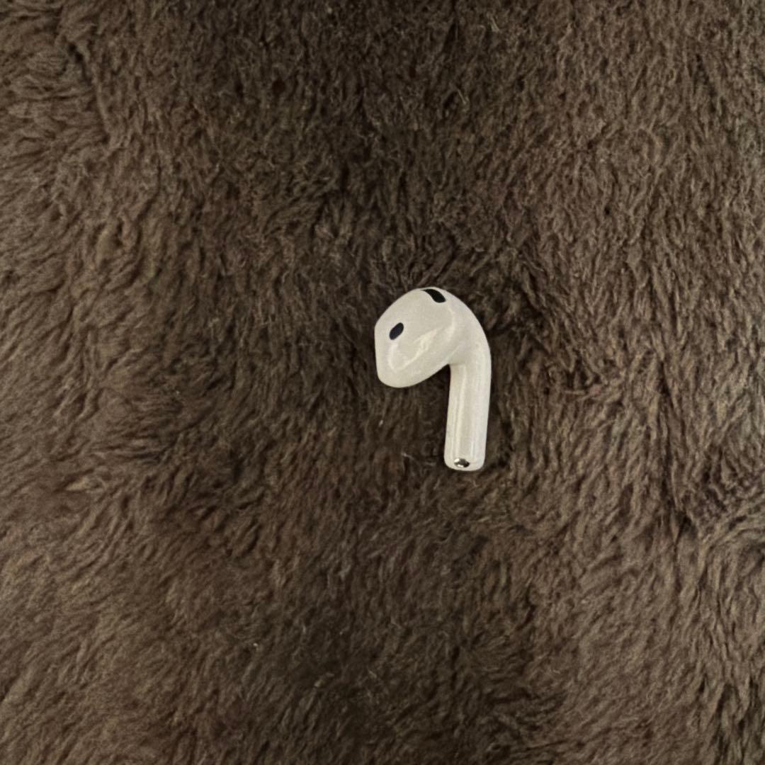 AirPods4 右 片耳 充電ケース付き　ノイキャンなし