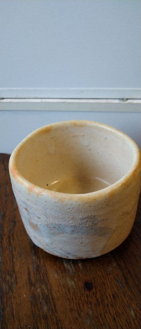 陶器製クリーム色茶碗