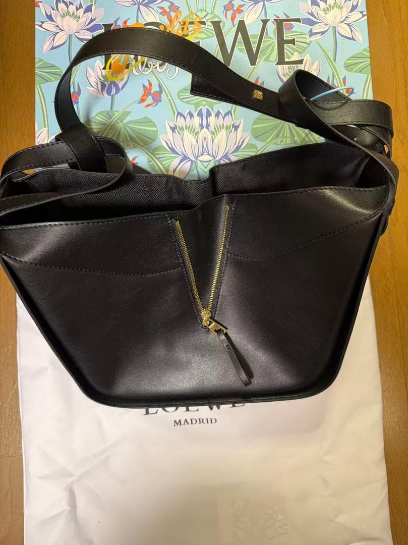 LOEWE 黒 ショルダーバッグ