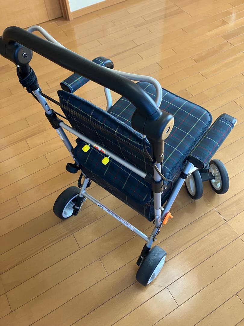 テイコブ シルバーカー（ご両親の散歩や買い物補助に）
