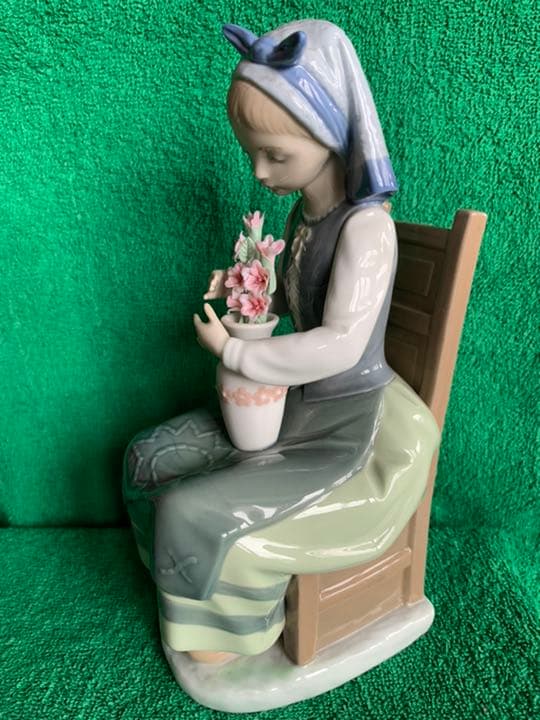 廃番 リヤドロ ＂椅子に座る少女＂No.E-23F 1983年製作 一級品