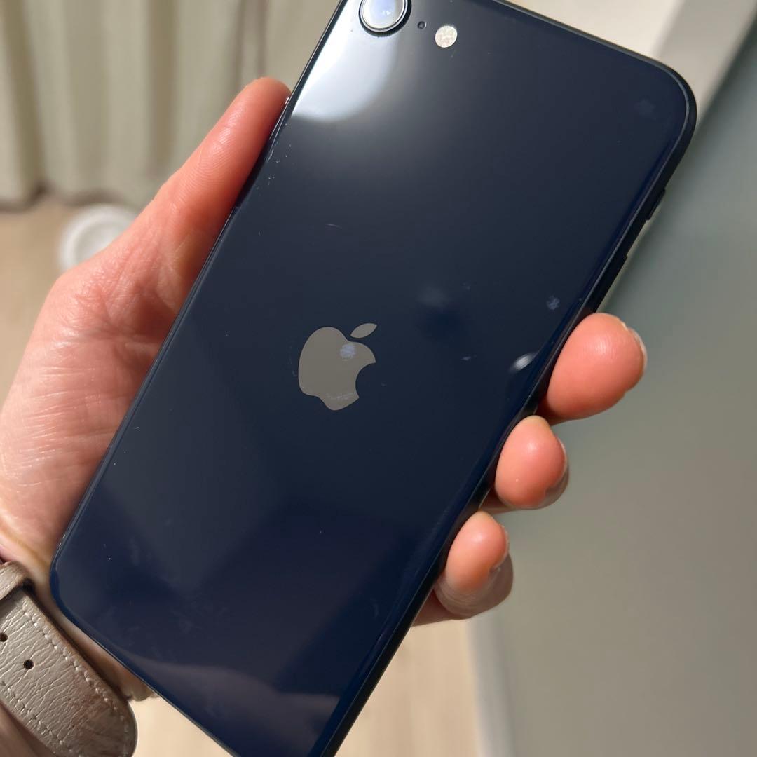 iPhone SE第三世代　画面ひび割れ　黒