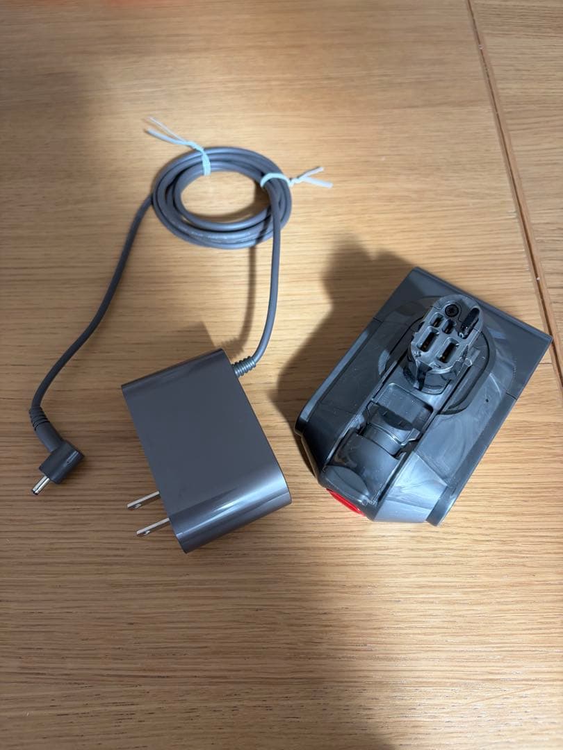 Dyson Digital Slim SV18 バッテリー及び充電器