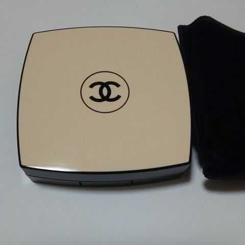 CHANEL シャネル レ ベージュ アーモニー プードゥル ルミエール ライト