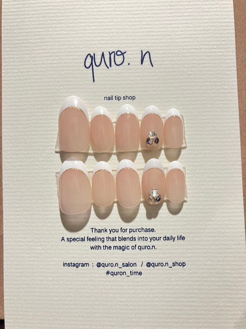 quro. n フレンチネイル ストーン付き