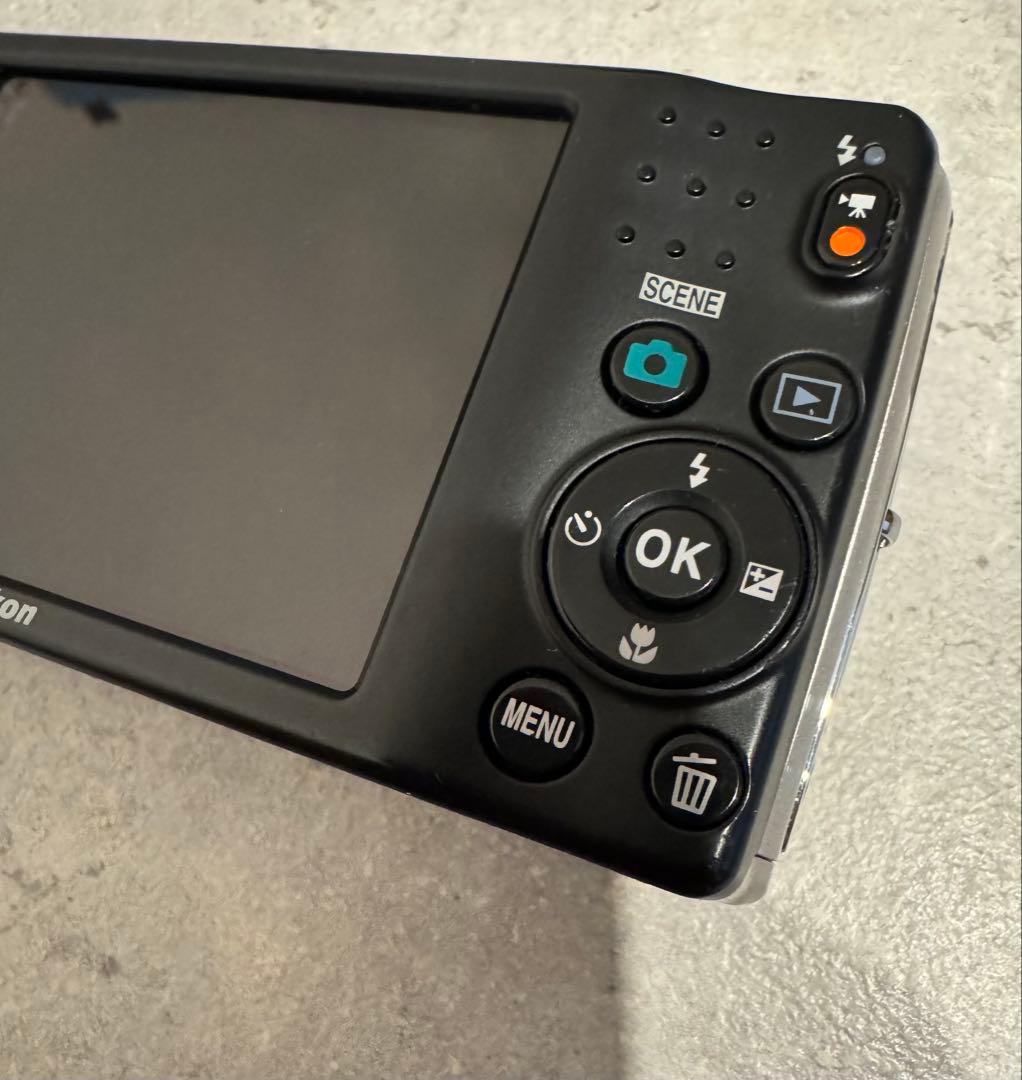 美品＊NICON COOIPIX L26 シルバー