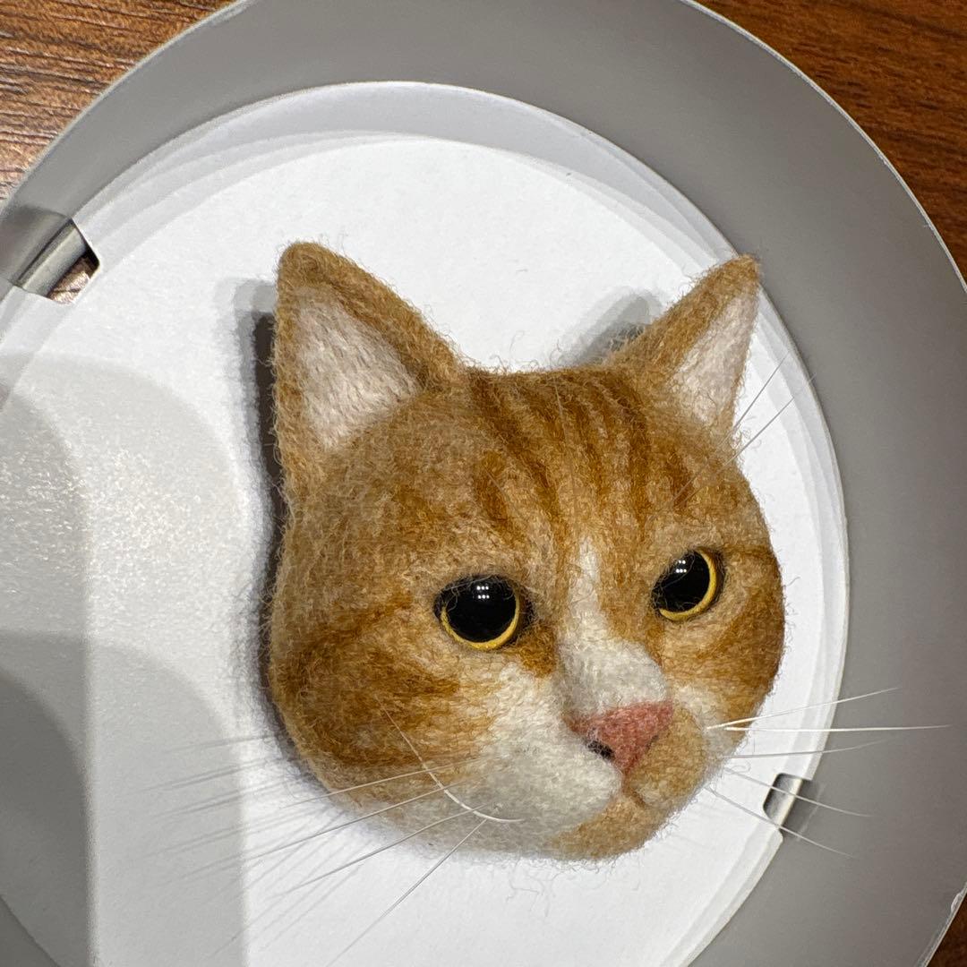 作家　麻子　羊毛フェルト 猫ブローチ