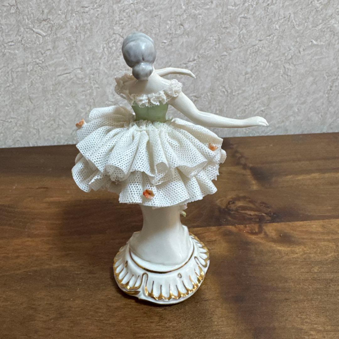 バレリーナ人形 陶器製 フリル装飾