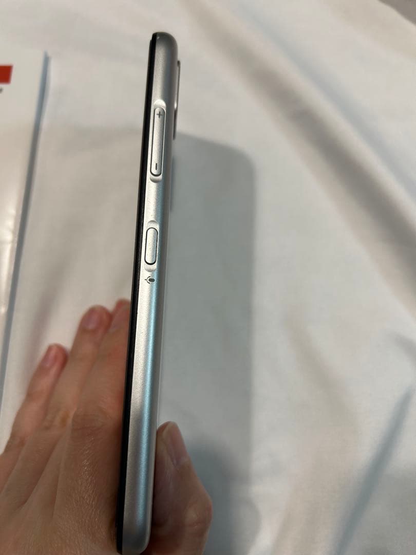 ⟡.·京セラ かんたんスマホ3 A205KC シルバー バッテリー90%以上⟡.