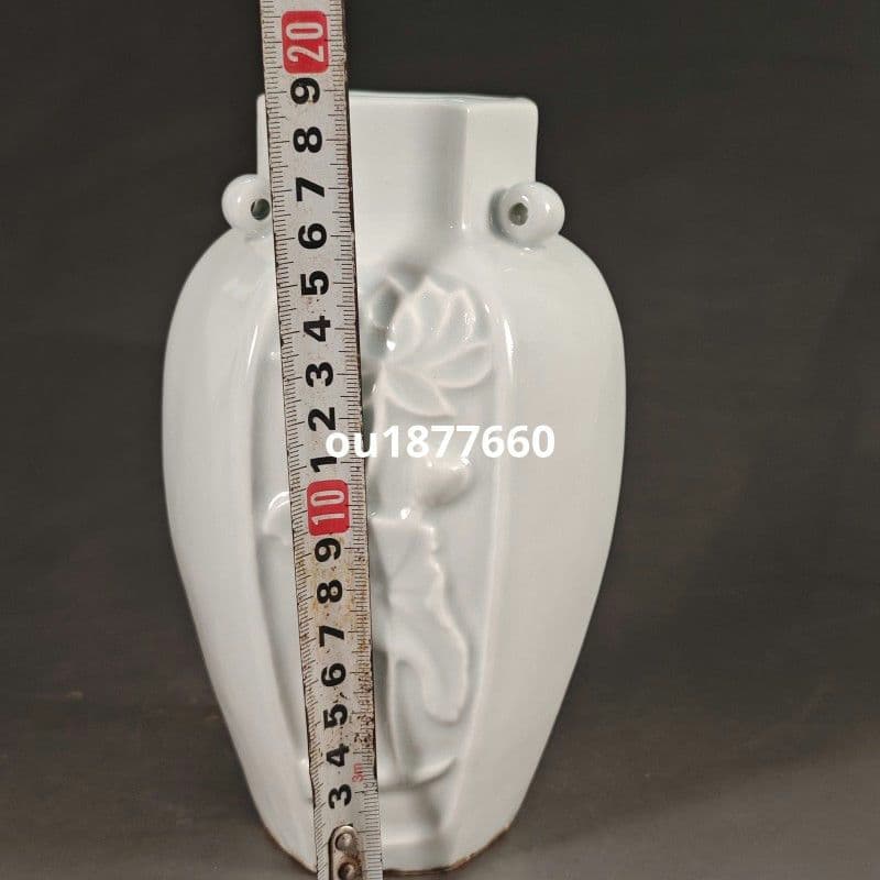 白定彫花六方瓶 景徳鎮 陶磁器 装飾品 現代工芸品 美術品 置物