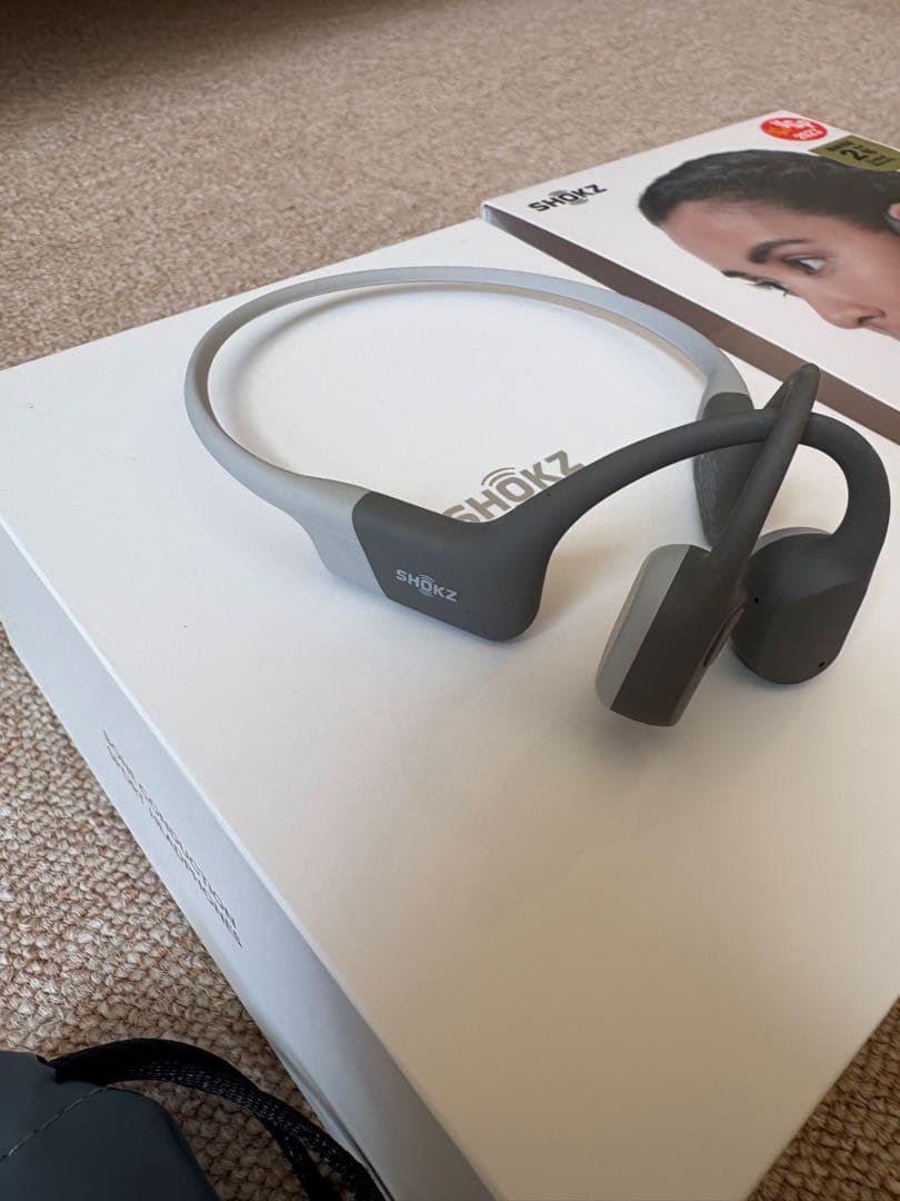【新品同様】SHOKZ　ブルートゥースイヤホン 耳かけ型 骨伝導 OpenRun