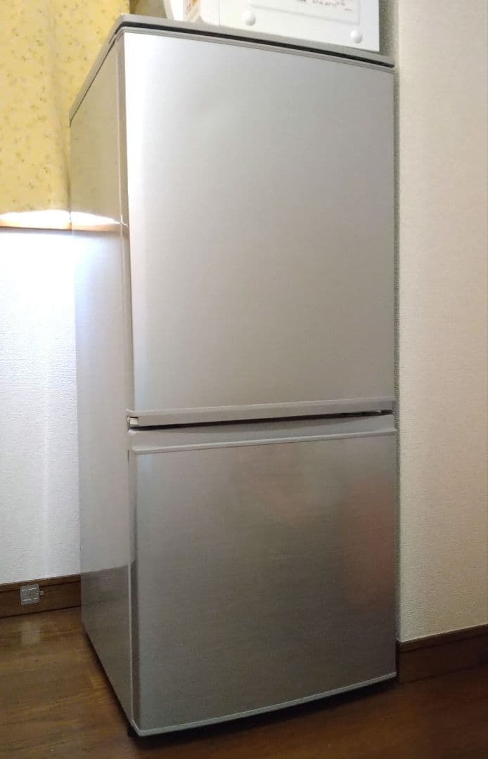 シャープ 2ドア 冷凍冷蔵庫　137L　2015年　一人暮らし　単身　学生