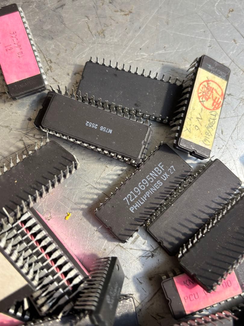 ジャンク品。ICチップ　まとめて約1.3キロ。