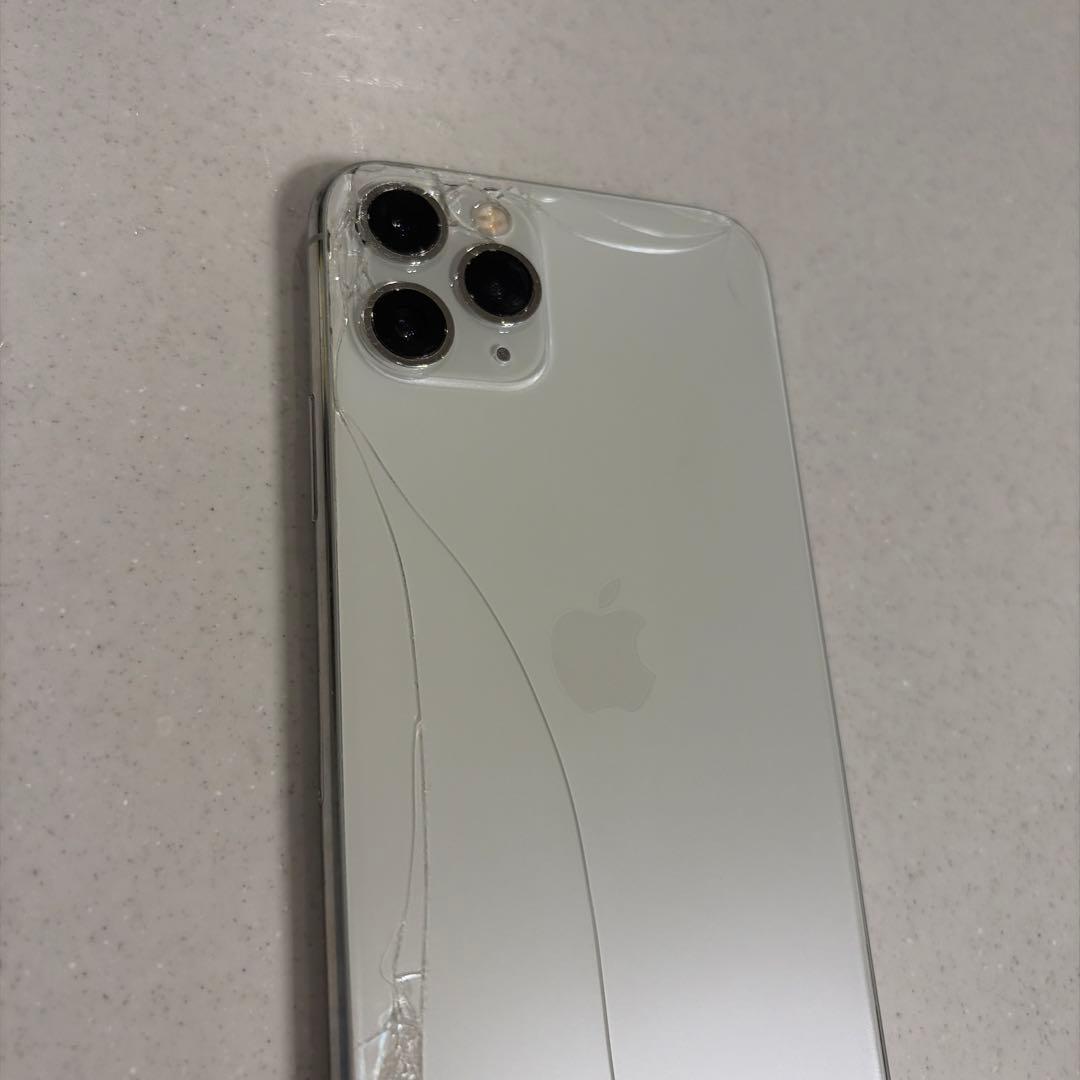 iPhone11pro 背面割れあり