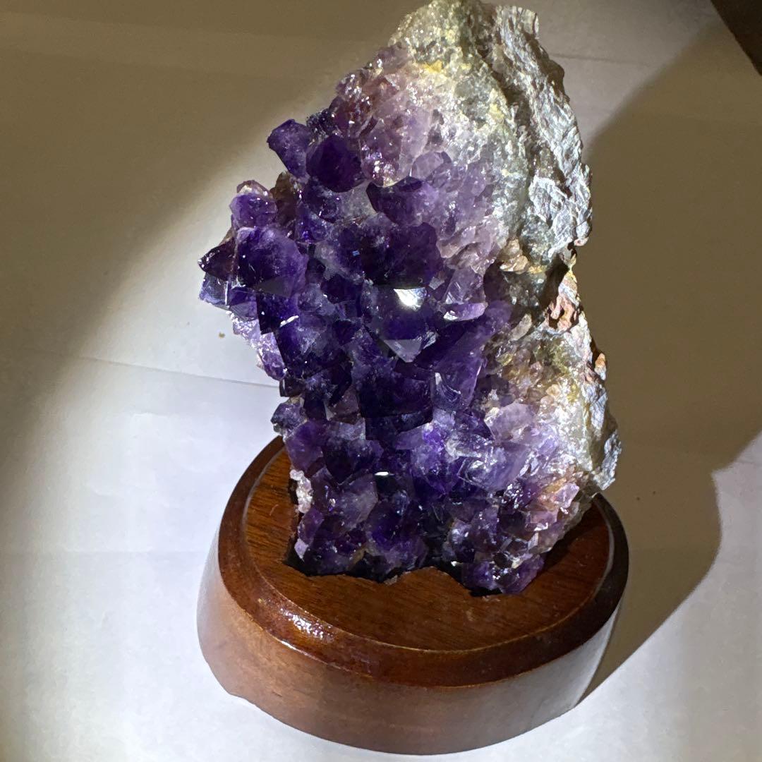 「天然アメジスト クラスター 原石 紫水晶 台座付き インテリア」