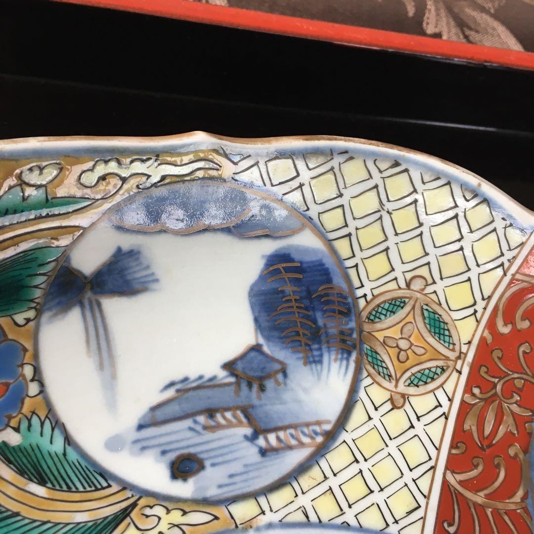 古伊万里染錦手　【飾り皿】区割窓絵　山水　花紋　輪花型　大皿　１客