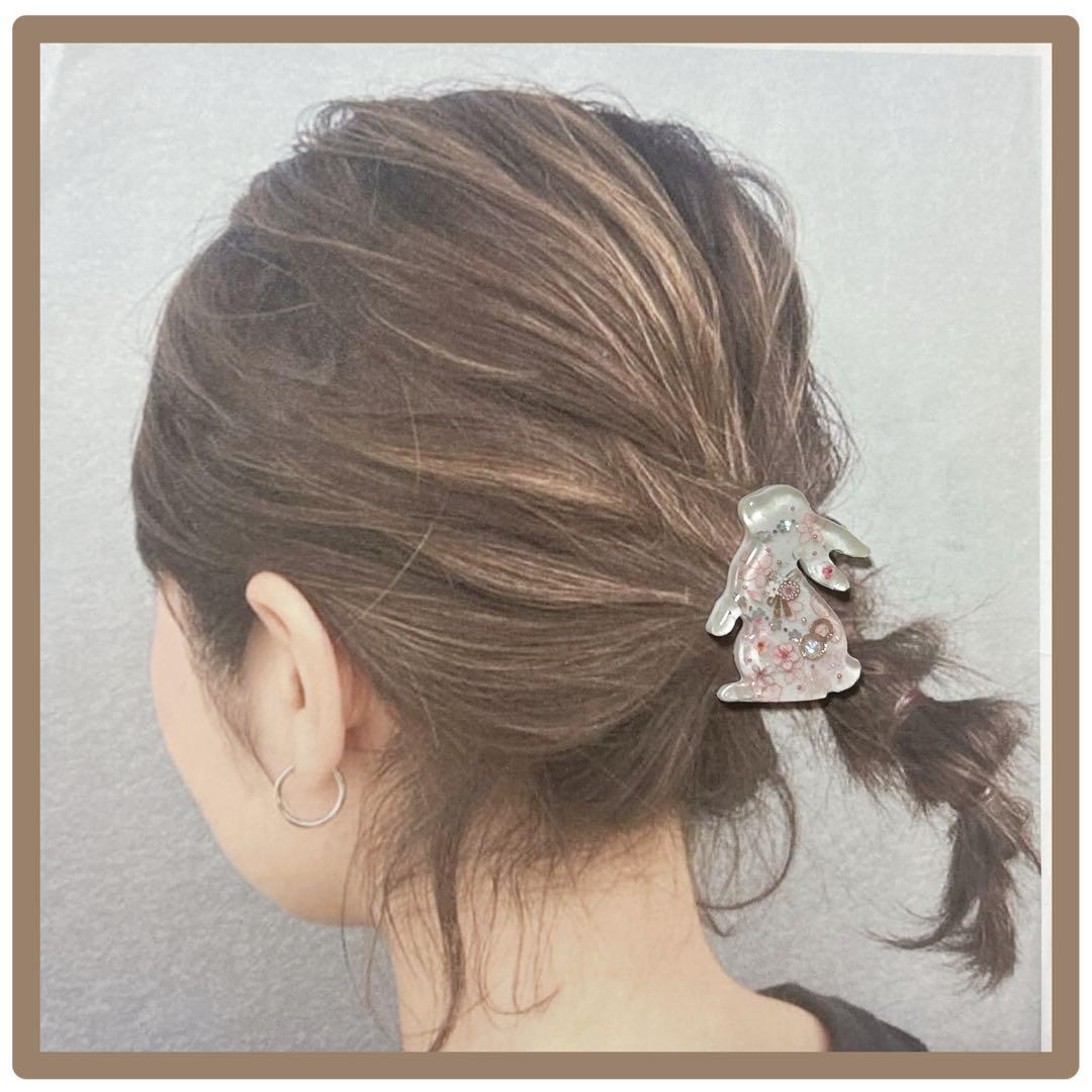 No 58❣️可愛いうさぎ型さくら模様のレジンヘアゴム❣️٩(๑❛ᴗ❛๑)۶❣️