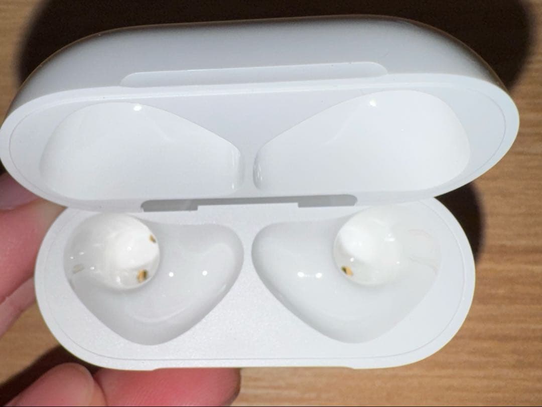 AirPods(第4世代) ANCモデル　美品　一年間の限定保証付き