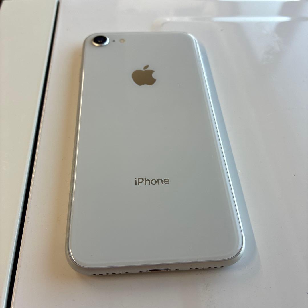 ②Apple iPhone 8 64GB