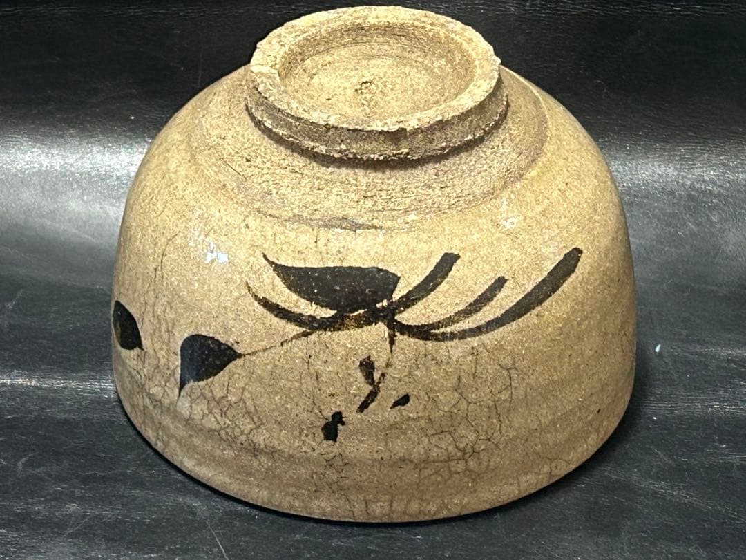 究極の美◾️蔵からかなり雰囲気の良い高そうな古絵唐津の抹茶茶碗が出て来ました。