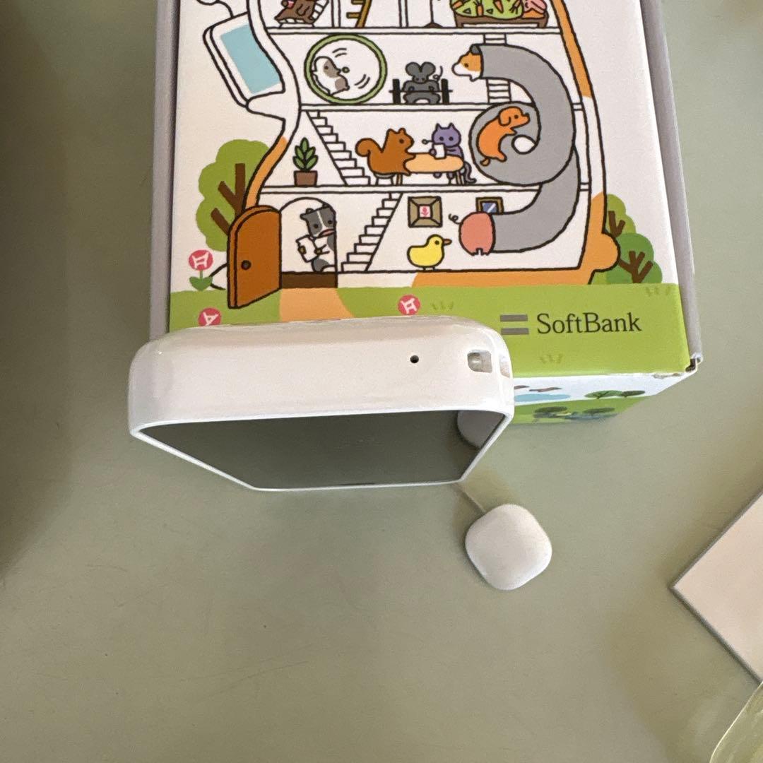 キッズフォン 3 WHT 本体と付属品