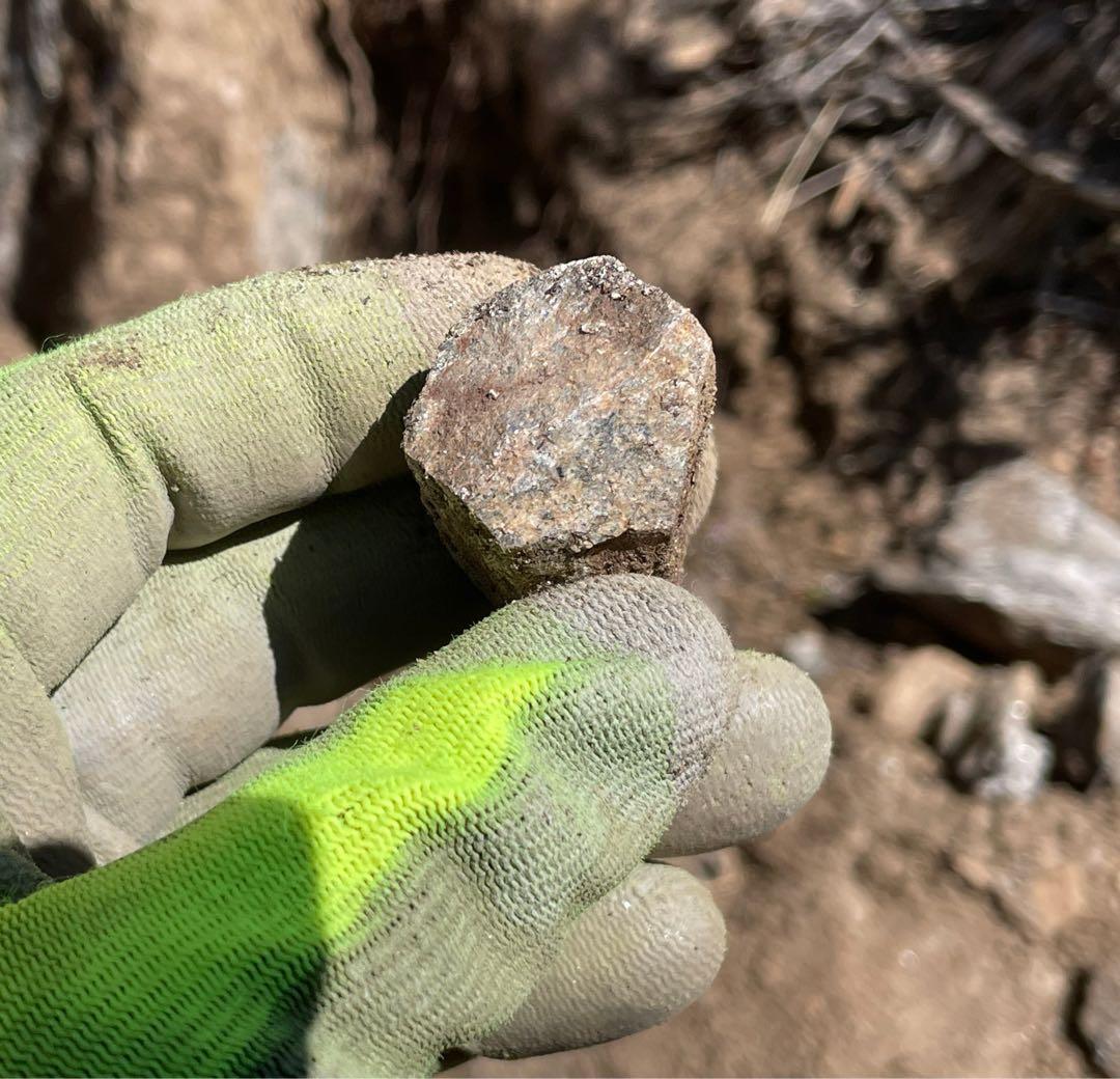 カリフォルア コランダム サファイア 原石 67.8g CRD121 鉱物天然石