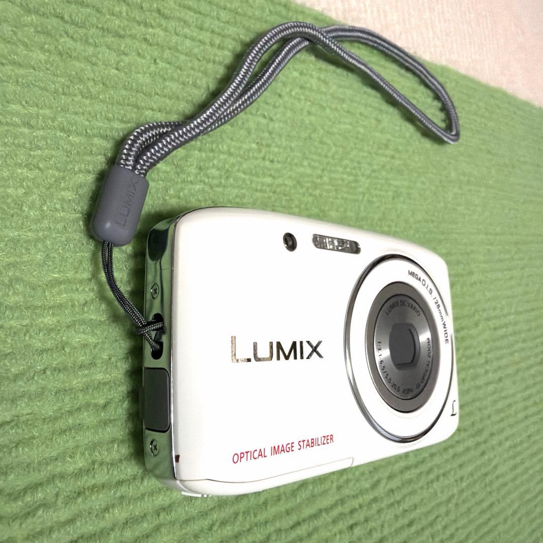 【本体のみ】LUMIX コンパクトデジタルカメラ 白　パナソニック　DMC-S2