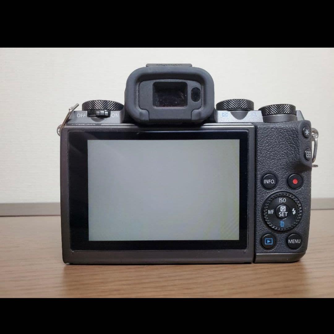 Canon EOS M5 ミラーレスカメラ • EF-M15-45 IS STM