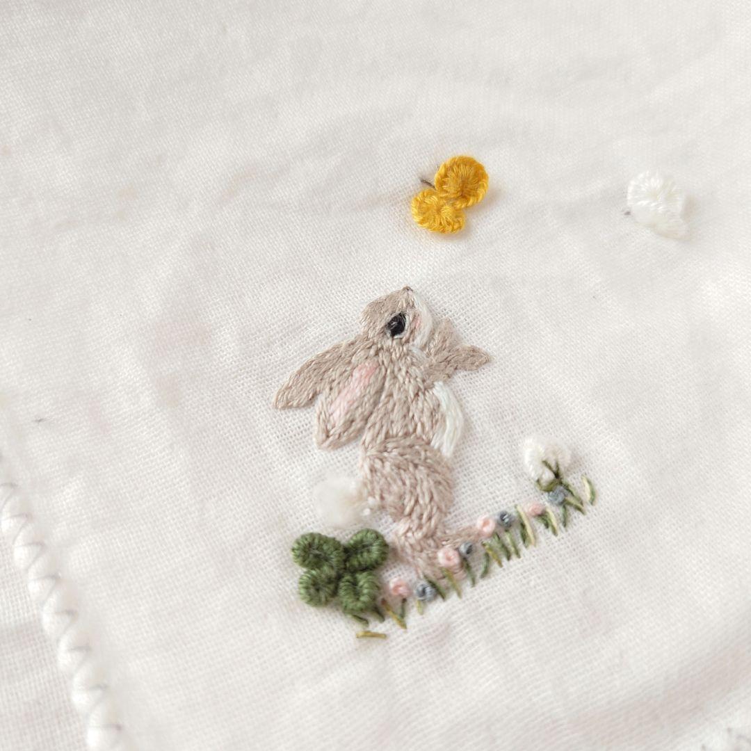 手刺繍入ちっちゃな ガーゼハンカチ【野原のうさこと蝶々】